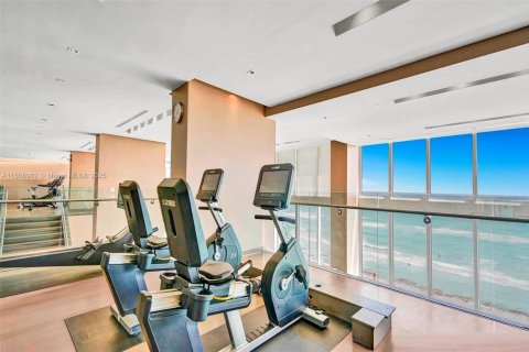 Condo in Hallandale Beach, Florida, 1 bedroom № 1896416 - photo 26