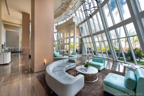 Condo in Hallandale Beach, Florida, 1 bedroom № 1896416 - photo 21