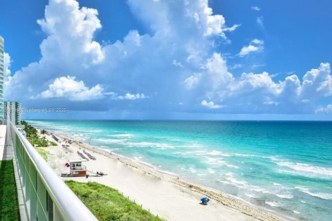 Condo in Hallandale Beach, Florida, 1 bedroom № 1896416 - photo 29