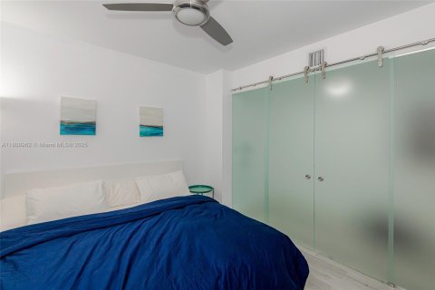 Condo in Hallandale Beach, Florida, 1 bedroom № 1896416 - photo 14