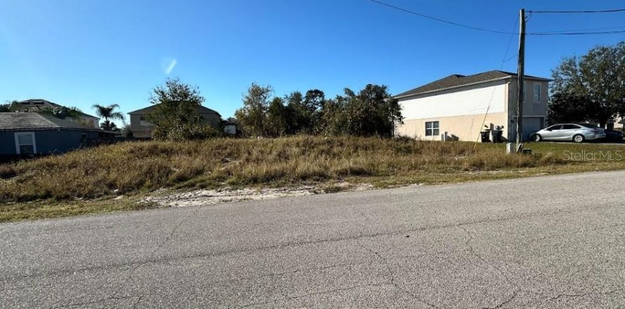 Land in Kissimmee, Florida № 1827402