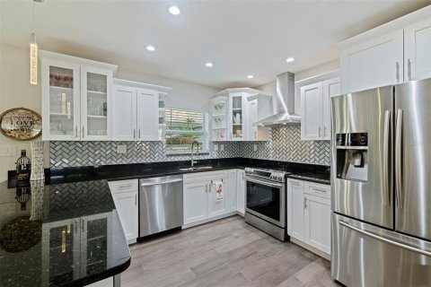 House in Saint Petersburg, Florida 3 bedrooms, 156.45 sq.m. № 2223408 - photo 22