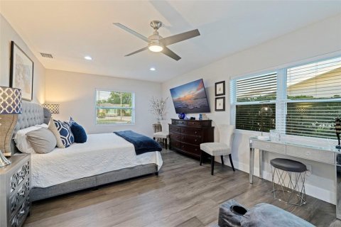House in Saint Petersburg, Florida 3 bedrooms, 156.45 sq.m. № 2223408 - photo 28