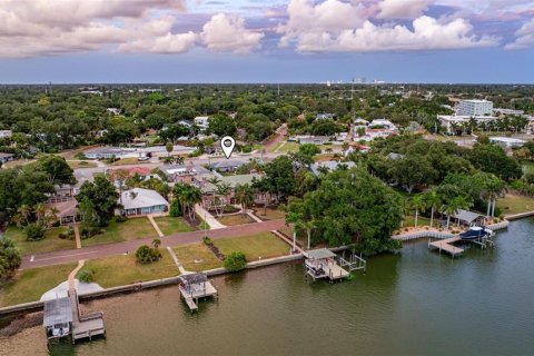 House in Saint Petersburg, Florida 3 bedrooms, 156.45 sq.m. № 2223408 - photo 14