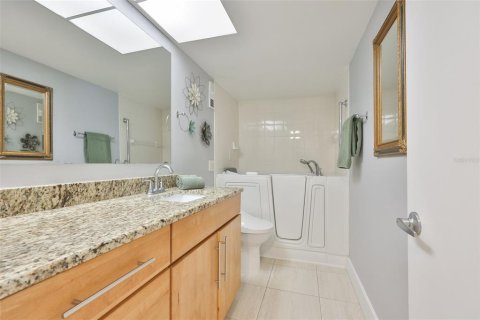 Condo in Clearwater, Florida, 2 bedrooms  № 2099378 - photo 26