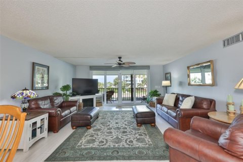 Condo in Clearwater, Florida, 2 bedrooms  № 2099378 - photo 8