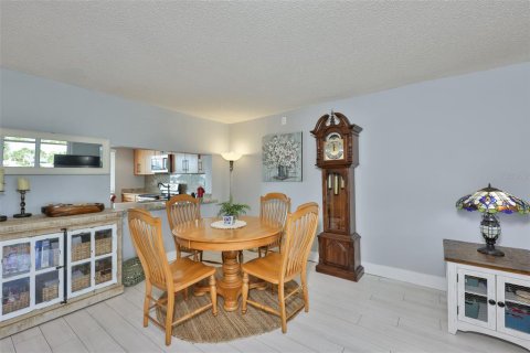 Condo in Clearwater, Florida, 2 bedrooms  № 2099378 - photo 13