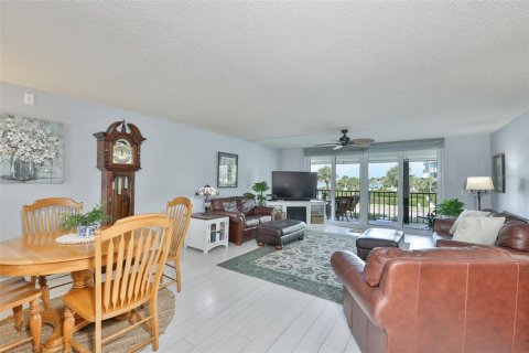 Condo in Clearwater, Florida, 2 bedrooms  № 2099378 - photo 9