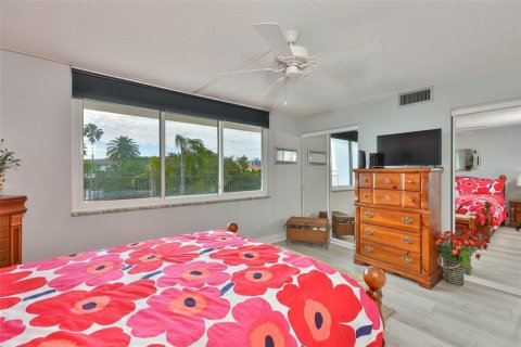 Condo in Clearwater, Florida, 2 bedrooms  № 2099378 - photo 25