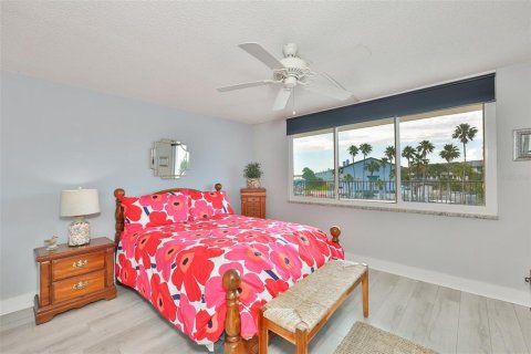 Condo in Clearwater, Florida, 2 bedrooms  № 2099378 - photo 24