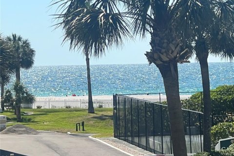 Condo in Clearwater, Florida, 2 bedrooms  № 2099378
