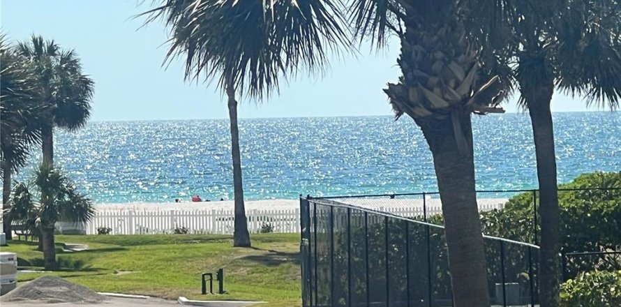 Condo in Clearwater, Florida, 2 bedrooms  № 2099378