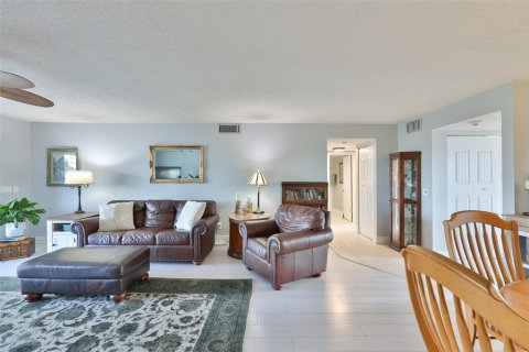 Condo in Clearwater, Florida, 2 bedrooms  № 2099378 - photo 12