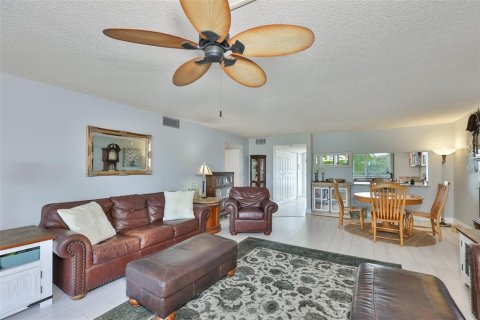 Condo in Clearwater, Florida, 2 bedrooms  № 2099378 - photo 11