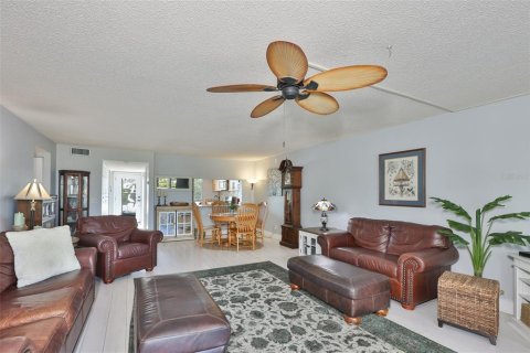 Condo in Clearwater, Florida, 2 bedrooms  № 2099378 - photo 10