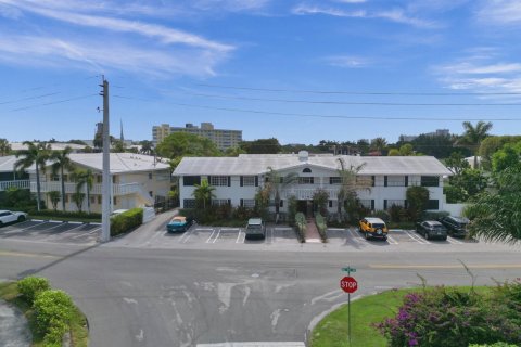 Condo in Fort Lauderdale, Florida, 2 bedrooms  № 1175460 - photo 1