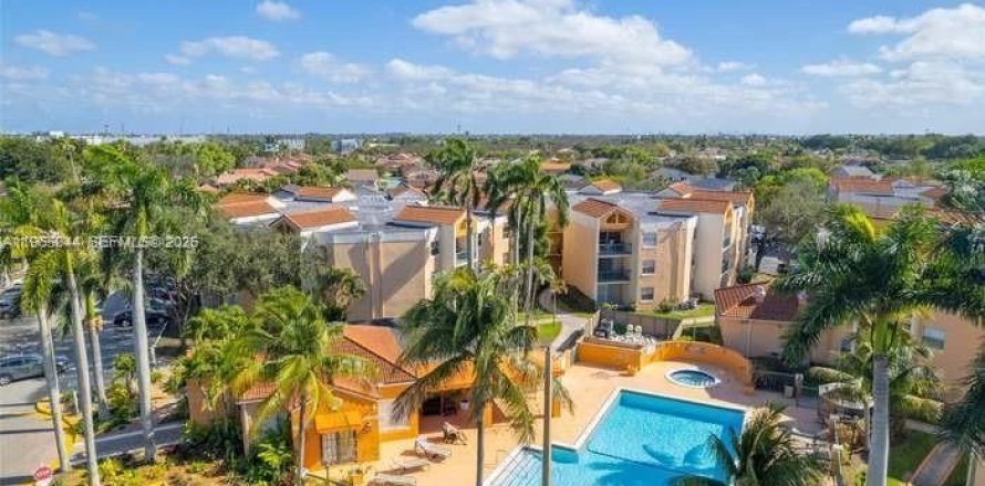 Condominio en Hialeah, Florida, 2 dormitorios  № 2026371
