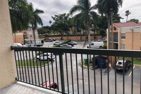 Condominio en alquiler en Hialeah, Florida, 2 dormitorios, 88.26 m2 № 2026371 - foto 10