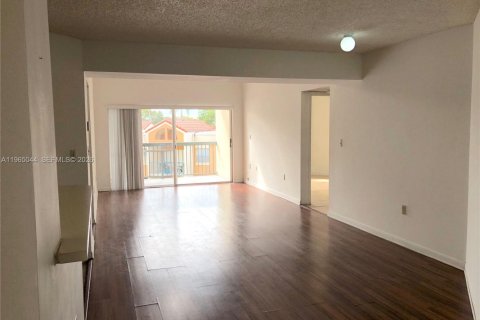 Condominio en alquiler en Hialeah, Florida, 2 dormitorios, 88.26 m2 № 2026371 - foto 4