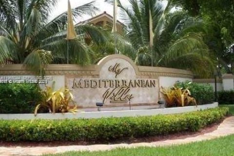 Condominio en alquiler en Hialeah, Florida, 2 dormitorios, 88.26 m2 № 2026371 - foto 2