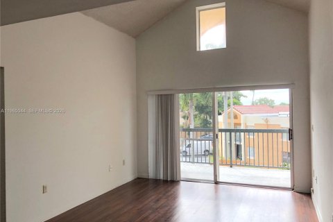 Condominio en alquiler en Hialeah, Florida, 2 dormitorios, 88.26 m2 № 2026371 - foto 8