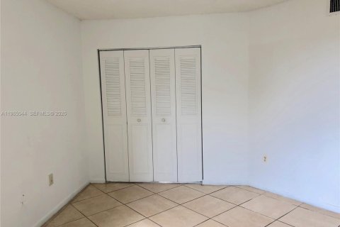 Condominio en alquiler en Hialeah, Florida, 2 dormitorios, 88.26 m2 № 2026371 - foto 15