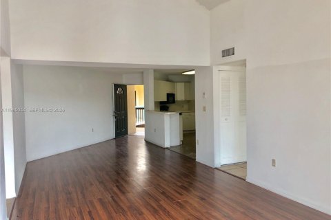 Condominio en alquiler en Hialeah, Florida, 2 dormitorios, 88.26 m2 № 2026371 - foto 3