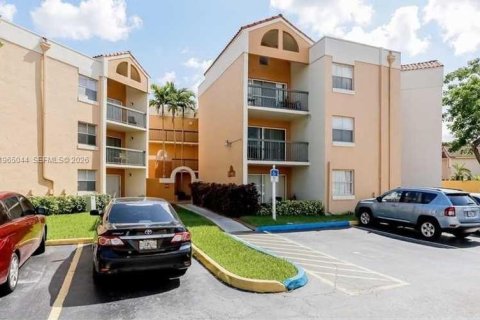 Condominio en alquiler en Hialeah, Florida, 2 dormitorios, 88.26 m2 № 2026371 - foto 16