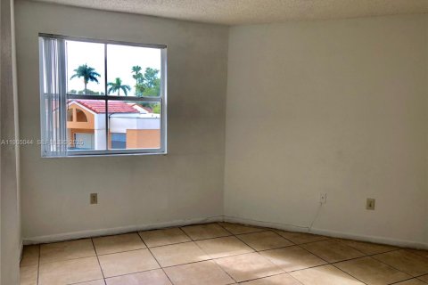 Condominio en alquiler en Hialeah, Florida, 2 dormitorios, 88.26 m2 № 2026371 - foto 14