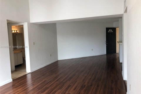 Condominio en alquiler en Hialeah, Florida, 2 dormitorios, 88.26 m2 № 2026371 - foto 9
