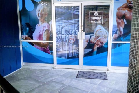 Condo in Miami, Florida, 2 bedrooms  № 1975090 - photo 12