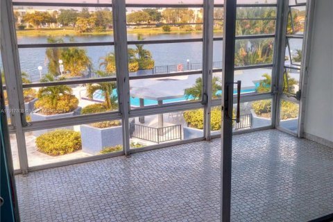 Condo in Miami, Florida, 2 bedrooms  № 1975090