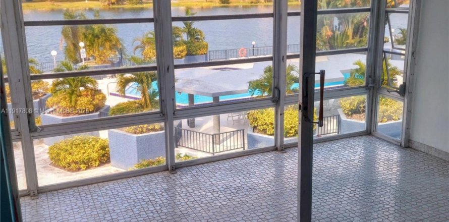 Condo in Miami, Florida, 2 bedrooms  № 1975090