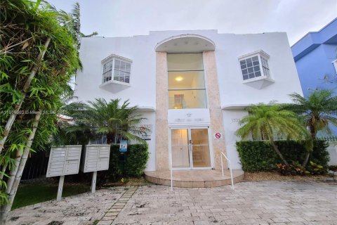 Снять в аренду кондоминиум в Майами-Бич, Флорида 1 спальня, 42.36м2, № 1787267 - фото 2