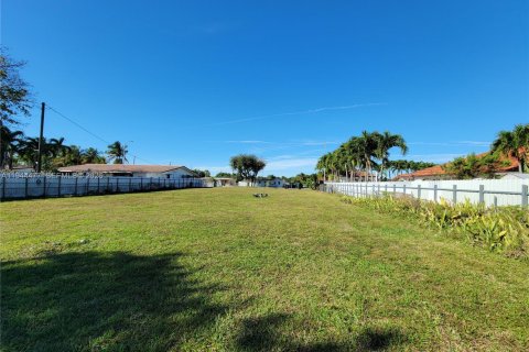 Terreno en venta en Hialeah, Florida № 2004270 - foto 6