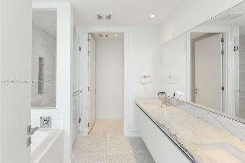 Condominio en venta en Miami, Florida, 2 dormitorios, 177.44 m2 № 1830271 - foto 16