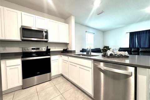 Townhouse in Tampa, Florida 3 bedrooms, 138.24 sq.m. № 2381143 - photo 3