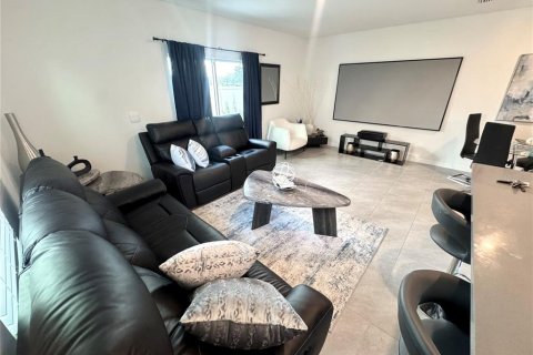 Townhouse in Tampa, Florida 3 bedrooms, 138.24 sq.m. № 2381143 - photo 10