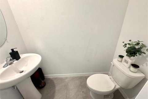 Townhouse in Tampa, Florida 3 bedrooms, 138.24 sq.m. № 2381143 - photo 27