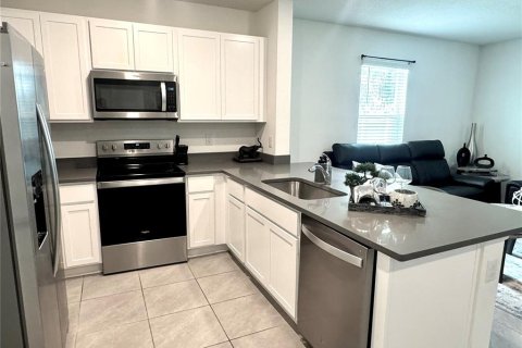 Townhouse in Tampa, Florida 3 bedrooms, 138.24 sq.m. № 2381143 - photo 4