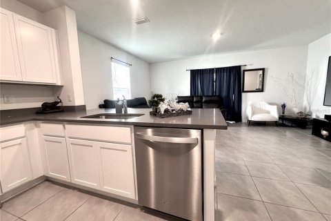 Townhouse in Tampa, Florida 3 bedrooms, 138.24 sq.m. № 2381143 - photo 5