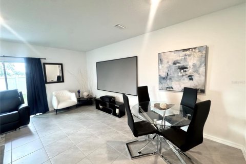 Townhouse in Tampa, Florida 3 bedrooms, 138.24 sq.m. № 2381143 - photo 13