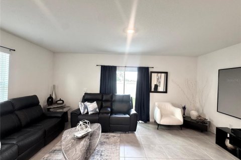 Townhouse in Tampa, Florida 3 bedrooms, 138.24 sq.m. № 2381143 - photo 11