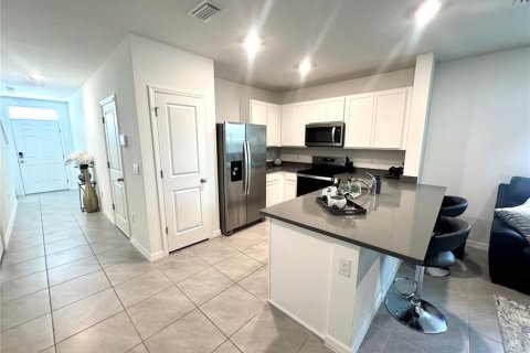 Townhouse in Tampa, Florida 3 bedrooms, 138.24 sq.m. № 2381143 - photo 9