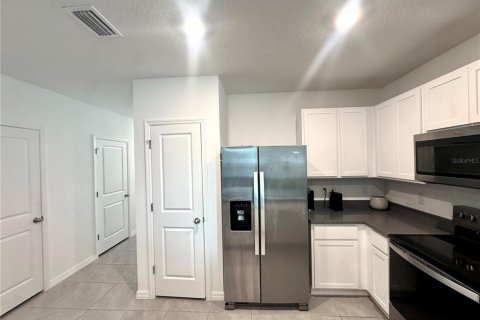 Townhouse in Tampa, Florida 3 bedrooms, 138.24 sq.m. № 2381143 - photo 6