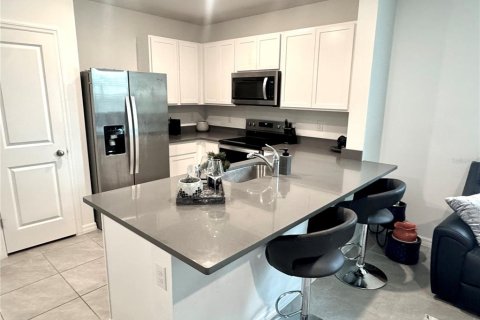 Townhouse in Tampa, Florida 3 bedrooms, 138.24 sq.m. № 2381143 - photo 8