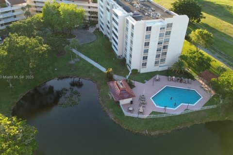 Condominio en venta en Lauderhill, Florida, 2 dormitorios, 106.65 m2 № 1974591 - foto 1