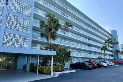 Copropriété à louer à Boca Raton, Floride: 2 chambres, 97.55 m2 № 2431416 - photo 8
