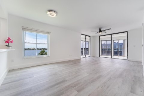 Copropriété à louer à Atlantis, Floride: 2 chambres, 95.6 m2 № 2411796 - photo 8