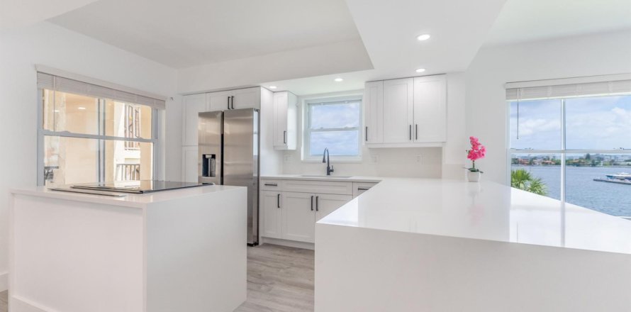 Condo à Atlantis, Floride, 2 chambres  № 2411796